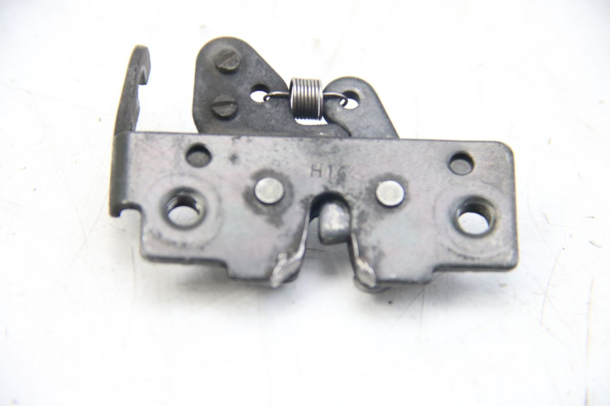 photo de ZAMEK SIEDZENIA PIAGGIO BEVERLY 125 (2010 - 2015) - Szczegół części