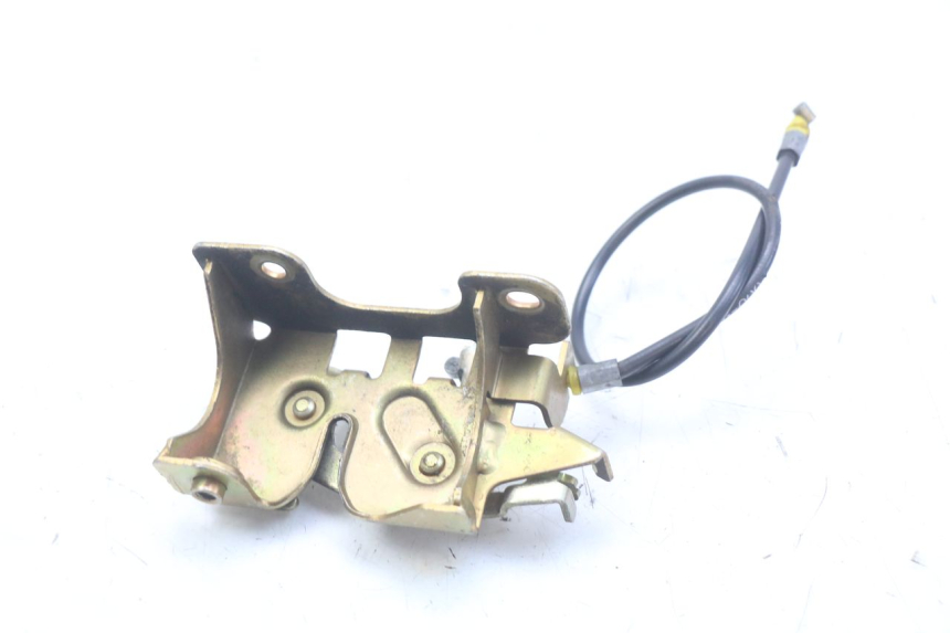 photo de ZAMEK SIEDZENIA HONDA FES PANTHEON 2T 125 (1998 - 2002) - Szczegół części