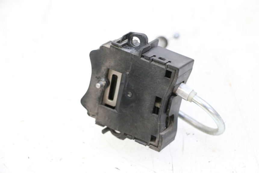 photo de ZAMEK SIEDZENIA HONDA FORZA ABS 300 (2013 - 2017) - Zbliżenie techniczne