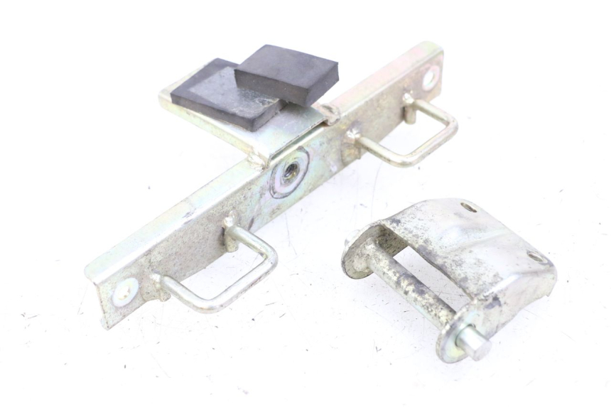 photo de ZAMEK SIEDZENIA HYOSUNG GTR 125 (2006 - 2008) - Zbliżenie techniczne