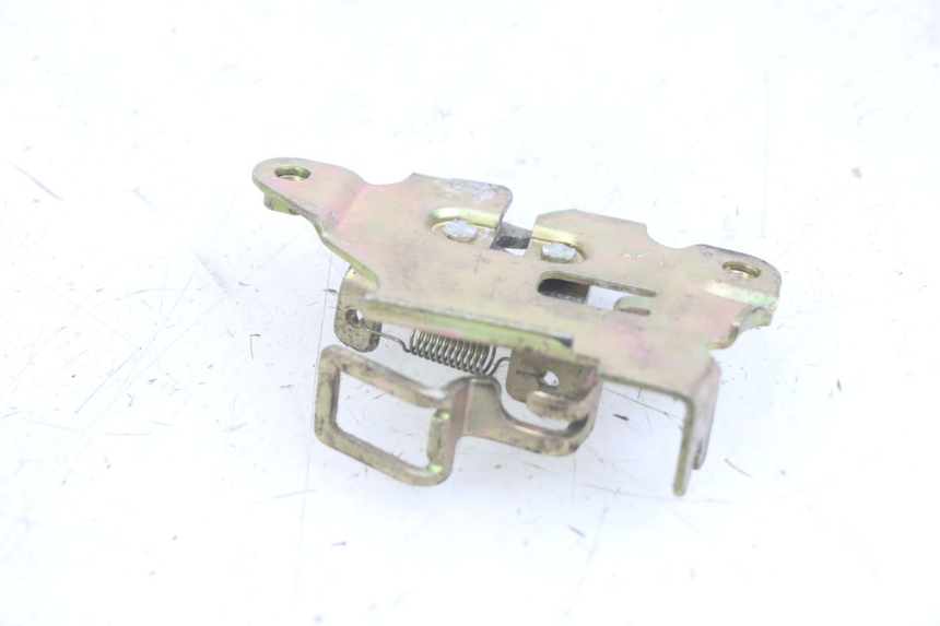 photo de ZAMEK SIEDZENIA SYM ORBIT 2 TS 2T 50 (2011 - 2016) - Szczegół części