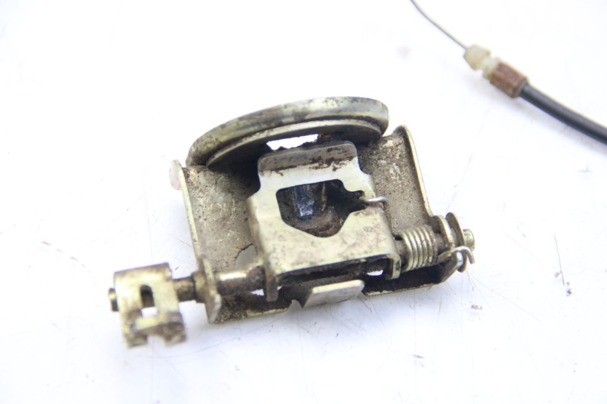 photo de ZAMEK SIEDZENIA SYM WOLF SB 125 (2011 - 2018) - Szczegół części