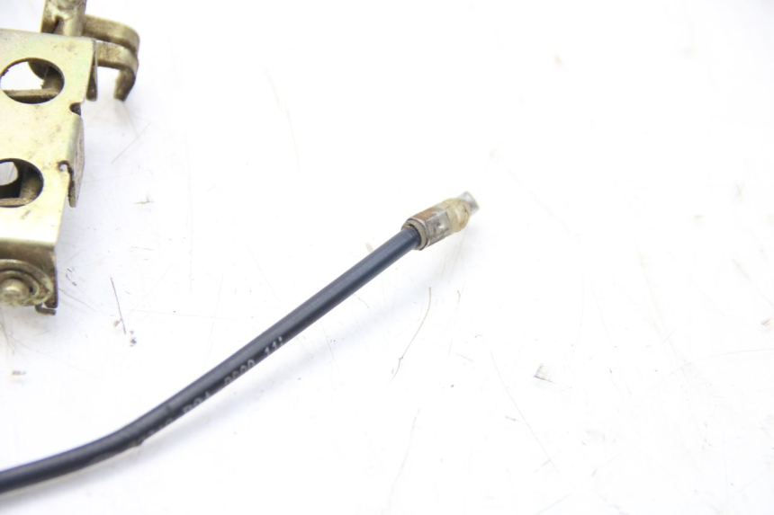 photo de ZAMEK SIEDZENIA SYM WOLF SB 125 (2011 - 2018) - Zoom stanu zużycia