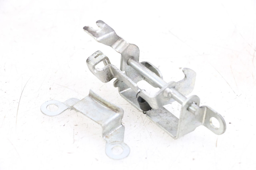 photo de ZAMEK KLAPY HONDA PCX (JF47) 125 (2012 - 2013) - Szczegół części