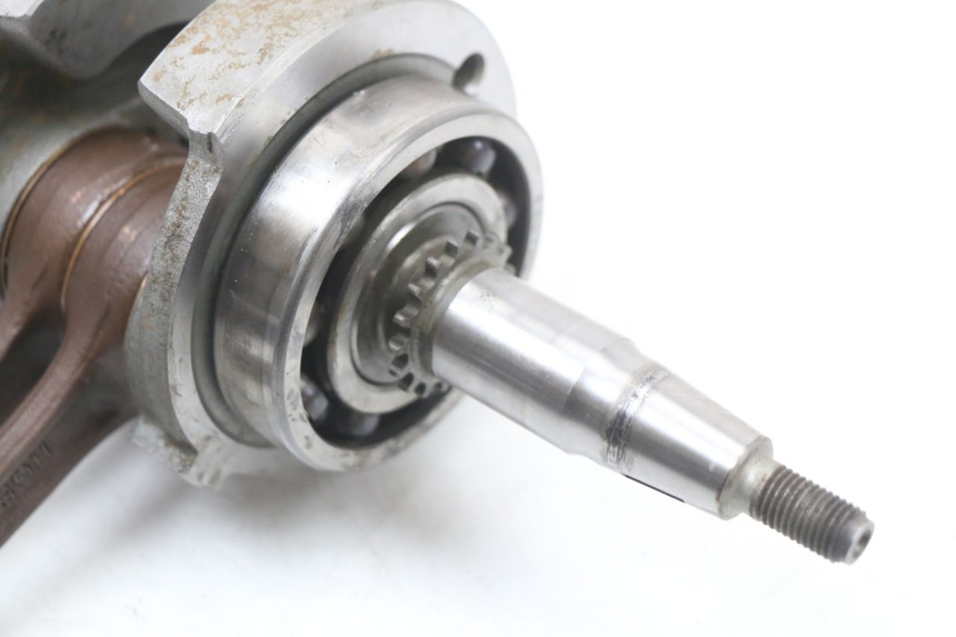 photo de WAŁ KORBOWY HYOSUNG GV AQUILA 125 (2000 - 2009) - Stan powierzchni