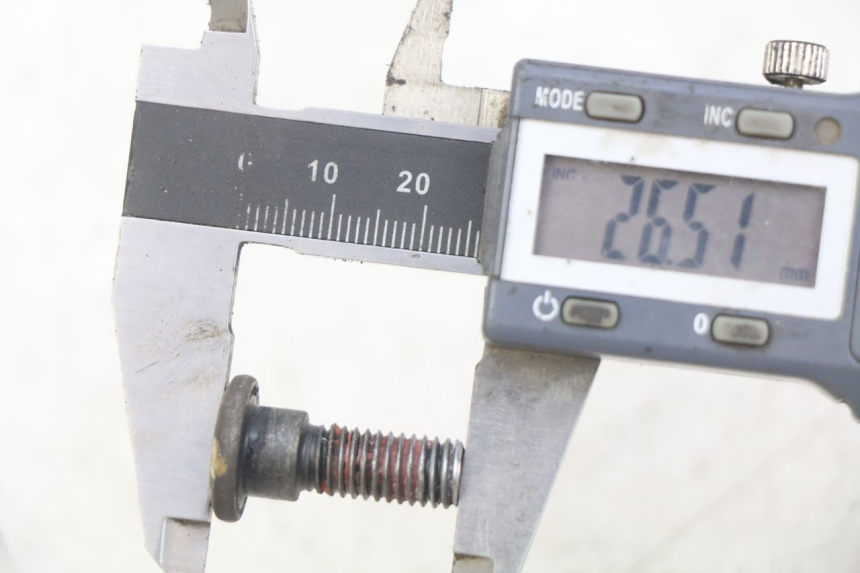 photo de ŚRUBA TARCZY HAMULCOWEJ KYMCO AGILITY 16+ 4T 50 (2018 - 2023) - Zoom stanu zużycia