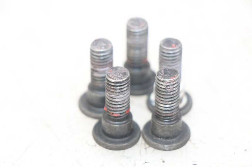 photo de ŚRUBA TARCZY HAMULCOWEJ KYMCO AGILITY 16+ 4T 50 (2018 - 2023) - Zbliżenie techniczne