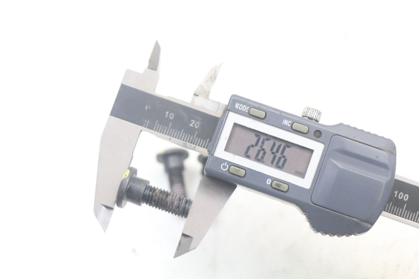 photo de ŚRUBA TARCZY HAMULCOWEJ KYMCO AGILITY 4T 50 (2018 - 2022) - Zbliżenie techniczne