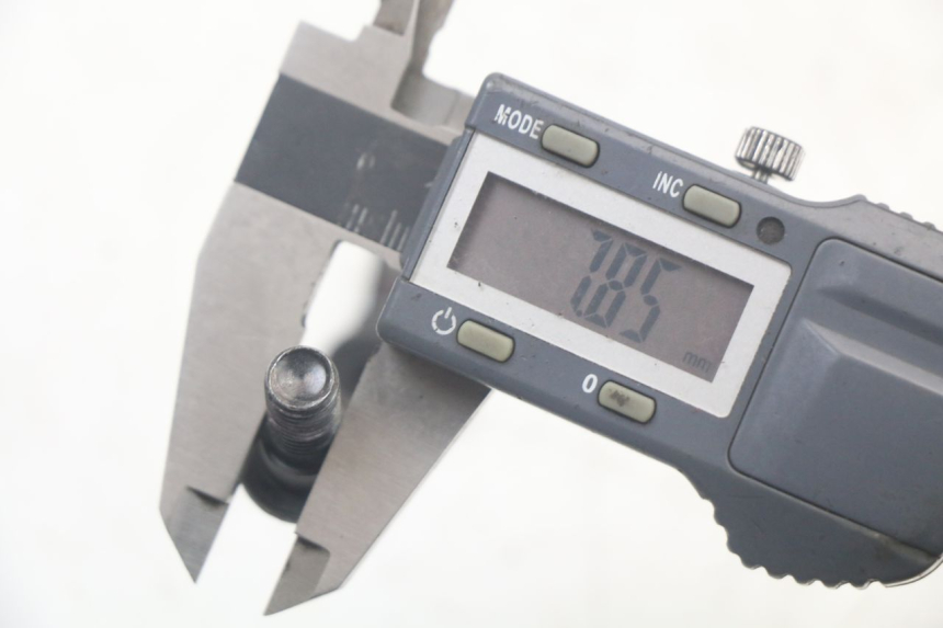 photo de ŚRUBA TARCZY HAMULCOWEJ KYMCO AGILITY 4T 50 (2018 - 2022) - Zbliżenie techniczne