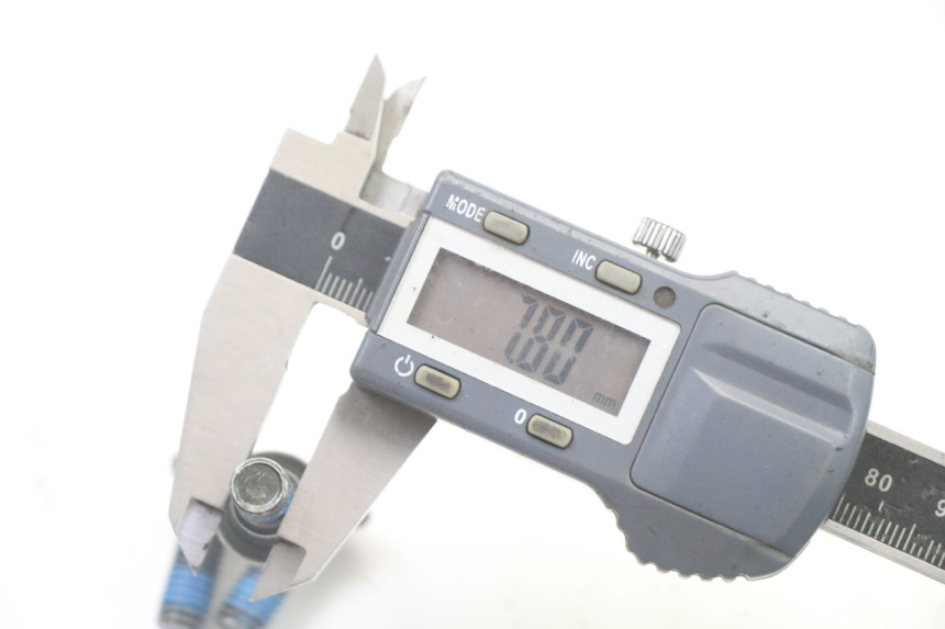 photo de ŚRUBA TARCZY HAMULCOWEJ KYMCO AGILITY 4T 50 (2005 - 2018) - Zbliżenie techniczne