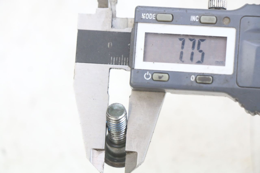 photo de ŚRUBA TARCZY HAMULCOWEJ KYMCO AGILITY NAKED RENOUVO 2T 50 (2011 - 2018) - Zoom stanu zużycia