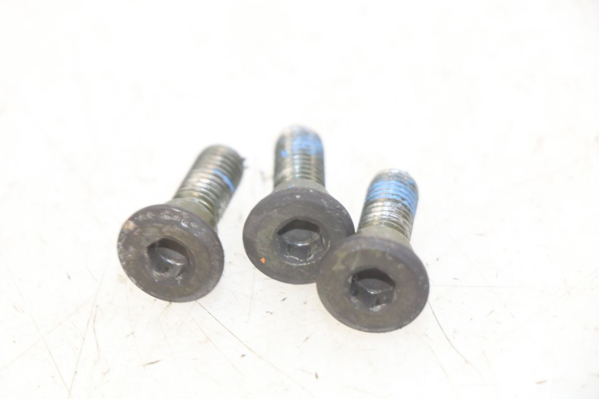 photo de ŚRUBA TARCZY HAMULCOWEJ KYMCO AGILITY NAKED RENOUVO 2T 50 (2011 - 2018) - Inny kąt widzenia