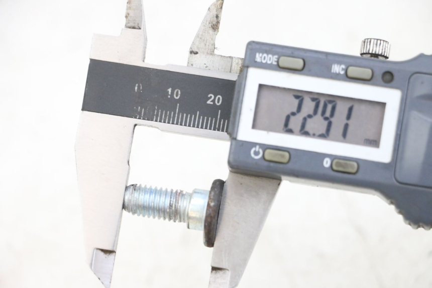 photo de ŚRUBA TARCZY HAMULCOWEJ HYOSUNG GV AQUILA 125 (2000 - 2009) - Szczegół części