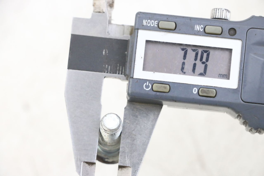 photo de ŚRUBA TARCZY HAMULCOWEJ HYOSUNG GV AQUILA 125 (2000 - 2009) - Zoom stanu zużycia