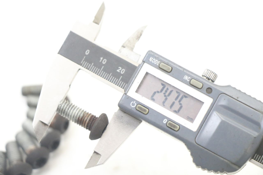 photo de ŚRUBA TARCZY HAMULCOWEJ BMW C1 125 (2000 - 2003) - Zbliżenie techniczne