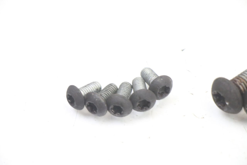 photo de ŚRUBA TARCZY HAMULCOWEJ BMW C1 125 (2000 - 2003) - Punkty mocowania