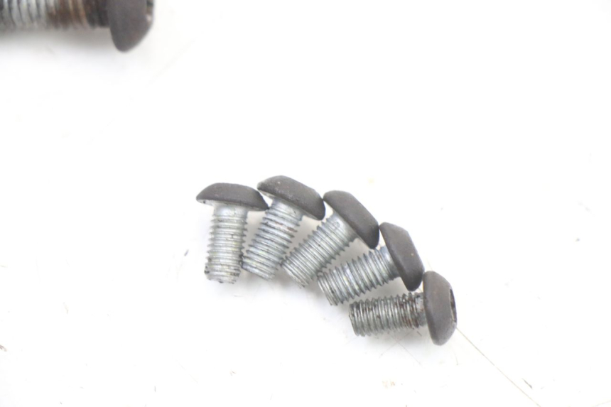 photo de ŚRUBA TARCZY HAMULCOWEJ BMW C1 125 (2000 - 2003) - Stan powierzchni