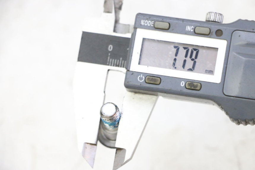 photo de ŚRUBA TARCZY HAMULCOWEJ SUZUKI BURGMAN 125 (2007 - 2014) - Inny kąt widzenia