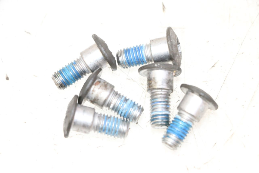 photo de ŚRUBA TARCZY HAMULCOWEJ SUZUKI BURGMAN 125 (2007 - 2014) - Zbliżenie techniczne