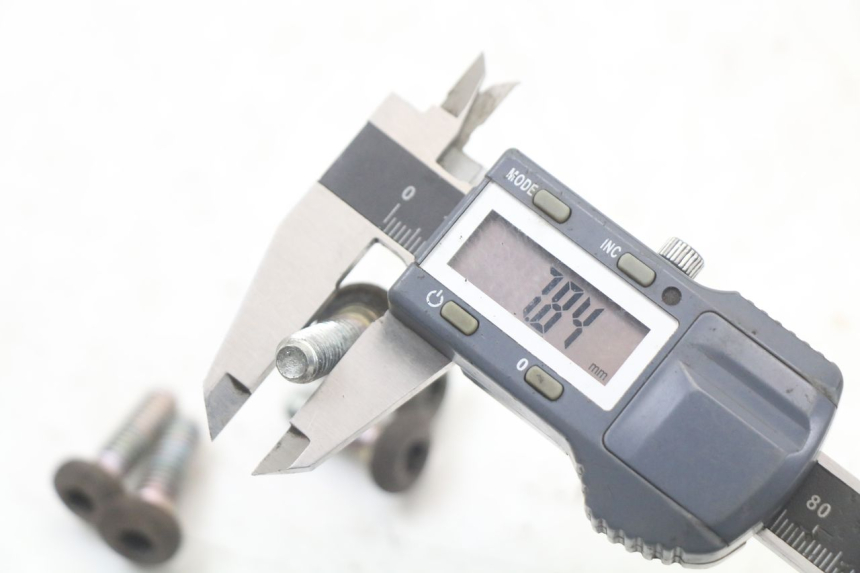 photo de ŚRUBA TARCZY HAMULCOWEJ YAMAHA BW'S BWS 125 (2010 - 2013) - Zbliżenie techniczne