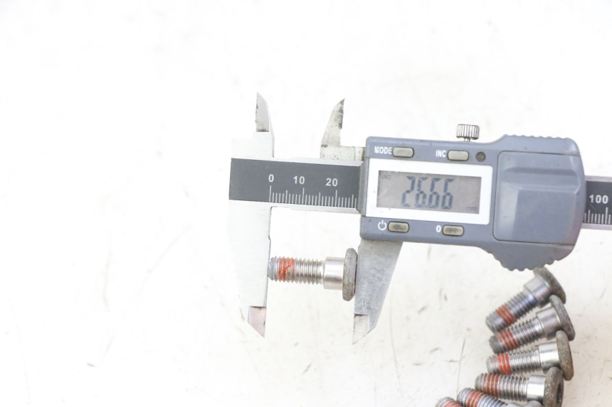 photo de ŚRUBA TARCZY HAMULCOWEJ HONDA CBF 500 (2004 - 2007) - Szczegół części