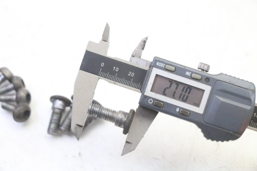 photo de ŚRUBA TARCZY HAMULCOWEJ HONDA CBR RR FIREBLADE 900 (1992 - 1994) - Inny kąt widzenia