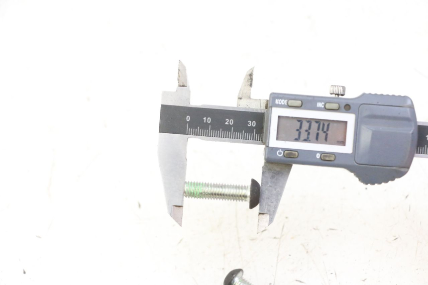 photo de ŚRUBA TARCZY HAMULCOWEJ PEUGEOT CITYSTAR 50 (2013 - 2017) - Zbliżenie techniczne