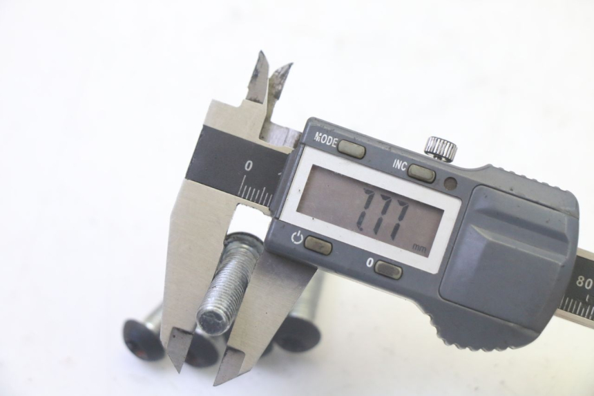 photo de ŚRUBA TARCZY HAMULCOWEJ PEUGEOT CITYSTAR 50 (2013 - 2017) - Zbliżenie techniczne