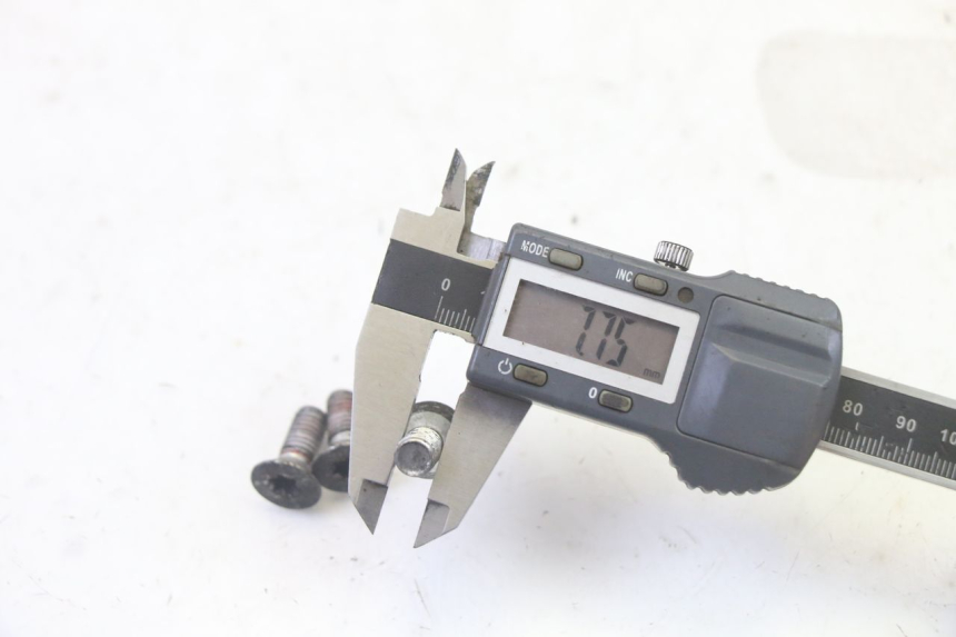 photo de ŚRUBA TARCZY HAMULCOWEJ PEUGEOT CITYSTAR 50 (2013 - 2017) - Stan powierzchni