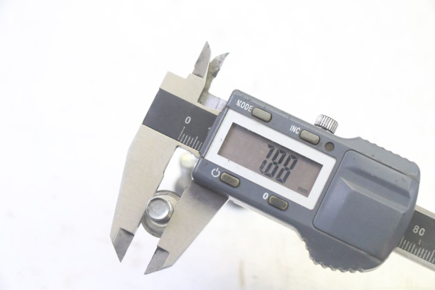 photo de ŚRUBA TARCZY HAMULCOWEJ PEUGEOT CITYSTAR 50 (2013 - 2017) - Zbliżenie techniczne