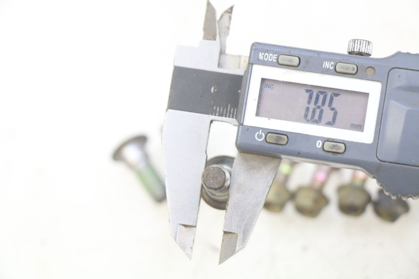 photo de ŚRUBA TARCZY HAMULCOWEJ HONDA CR 125 (1995 - 1997) - Zoom stanu zużycia