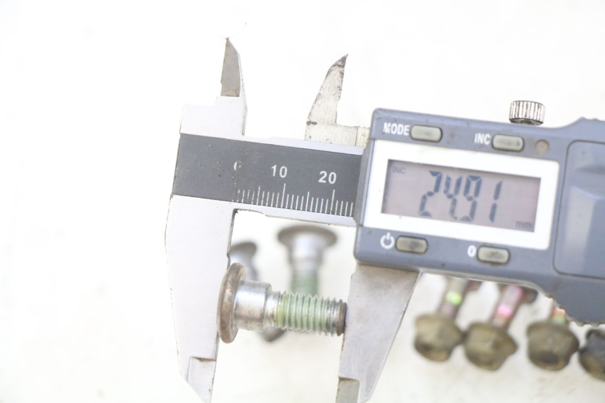 photo de ŚRUBA TARCZY HAMULCOWEJ HONDA CR 125 (1995 - 1997) - Inny kąt widzenia