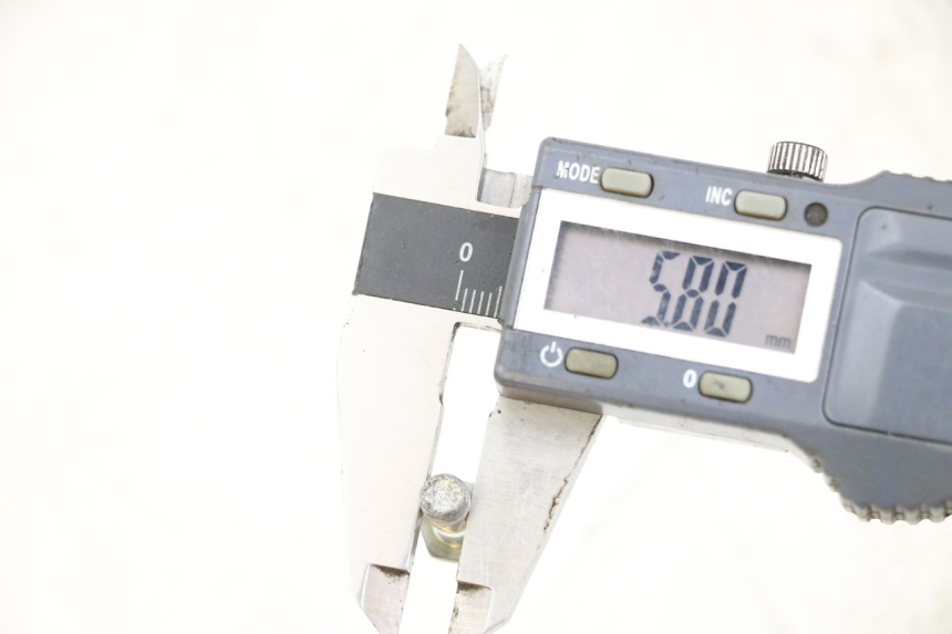 photo de ŚRUBA TARCZY HAMULCOWEJ HONDA CRF R 250 (2020 - 2021) - Zoom stanu zużycia