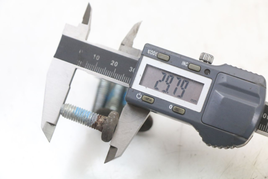 photo de ŚRUBA TARCZY HAMULCOWEJ YAMAHA CYGNUS X 125 (2004 - 2007) - Inny kąt widzenia