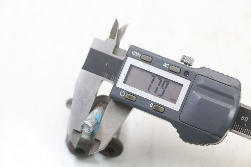 photo de ŚRUBA TARCZY HAMULCOWEJ YAMAHA CYGNUS X 125 (2004 - 2007) - Zbliżenie techniczne