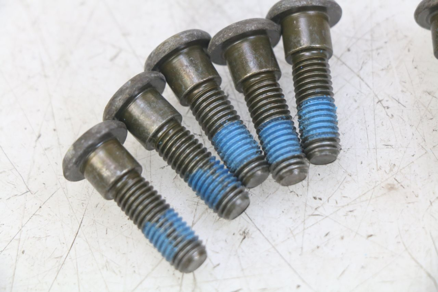 photo de ŚRUBA TARCZY HAMULCOWEJ KYMCO DOWNTOWN ABS 125 (2015 - 2017) - Zbliżenie techniczne