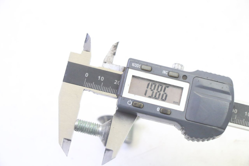 photo de ŚRUBA TARCZY HAMULCOWEJ PEUGEOT ELYSTAR 50 (2002 - 2014) - Zbliżenie techniczne