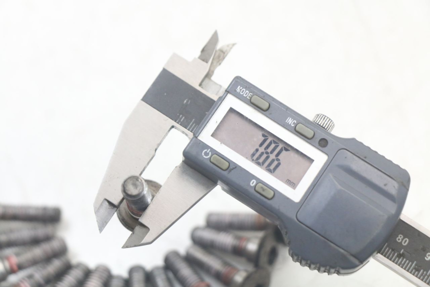 photo de ŚRUBA TARCZY HAMULCOWEJ KAWASAKI ER-6 ER6 N 650 (2012 - 2016) - Zbliżenie techniczne