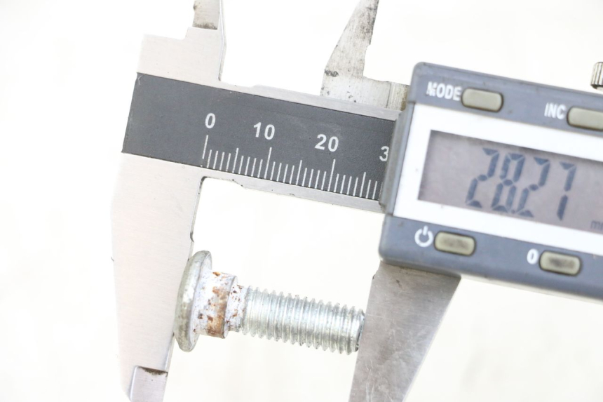 photo de ŚRUBA TARCZY HAMULCOWEJ EUROCKA RETRO 50 (2007 - 2014) - Zoom stanu zużycia