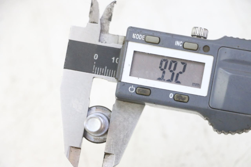 photo de ŚRUBA TARCZY HAMULCOWEJ HONDA FES S-WING SWING ABS 125 (2007 - 2015) - Szczegół części