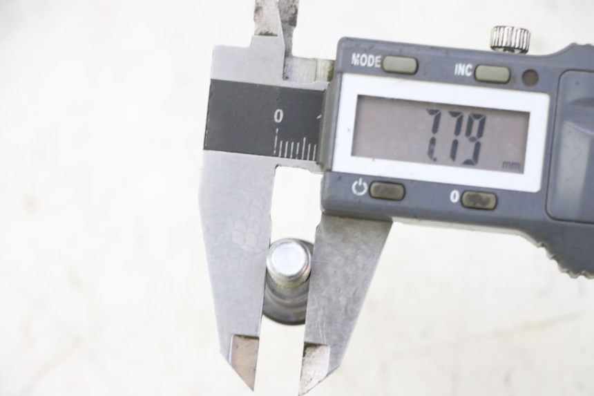 photo de ŚRUBA TARCZY HAMULCOWEJ HONDA FES S-WING SWING ABS 125 (2007 - 2015) - Inny kąt widzenia