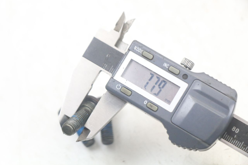 photo de ŚRUBA TARCZY HAMULCOWEJ SYM FIDDLE 3 III 125 (2014 - 2020) - Zbliżenie techniczne