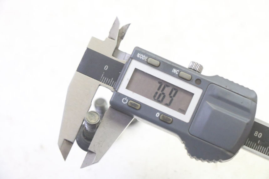 photo de ŚRUBA TARCZY HAMULCOWEJ SYM FIDDLE 3 III 125 (2014 - 2020) - Zbliżenie techniczne