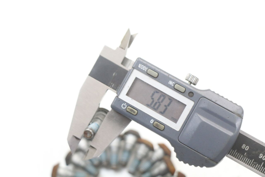 photo de ŚRUBA TARCZY HAMULCOWEJ YAMAHA FJR ABS 1300 (2006 - 2012) - Zbliżenie techniczne