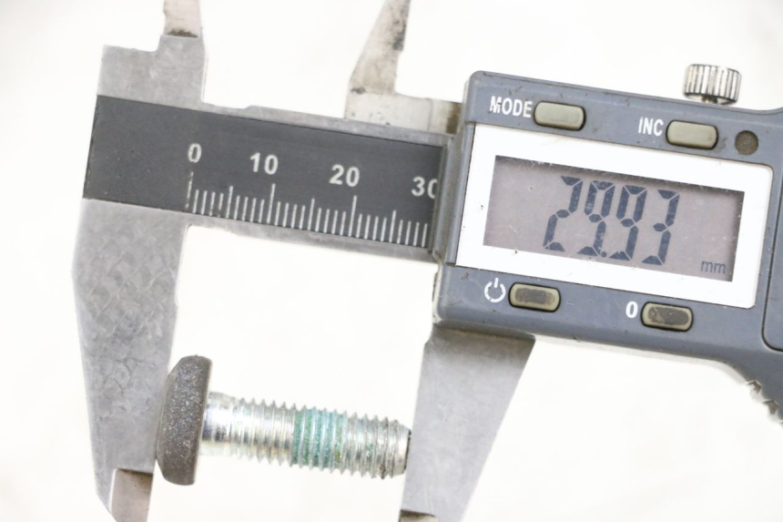 photo de ŚRUBA TARCZY HAMULCOWEJ MBK FLAME X 125 (2007 - 2016) - Zoom stanu zużycia