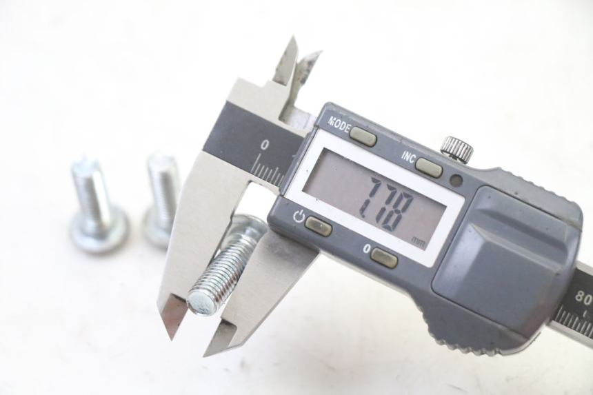 photo de ŚRUBA TARCZY HAMULCOWEJ VENESI FLY RETRO 4T 50 (2020 - 2025) - Zbliżenie techniczne