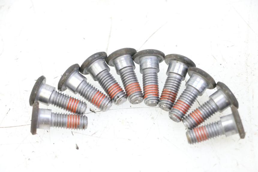 photo de ŚRUBA TARCZY HAMULCOWEJ HONDA FORZA ABS 300 (2013 - 2017) - Zbliżenie techniczne