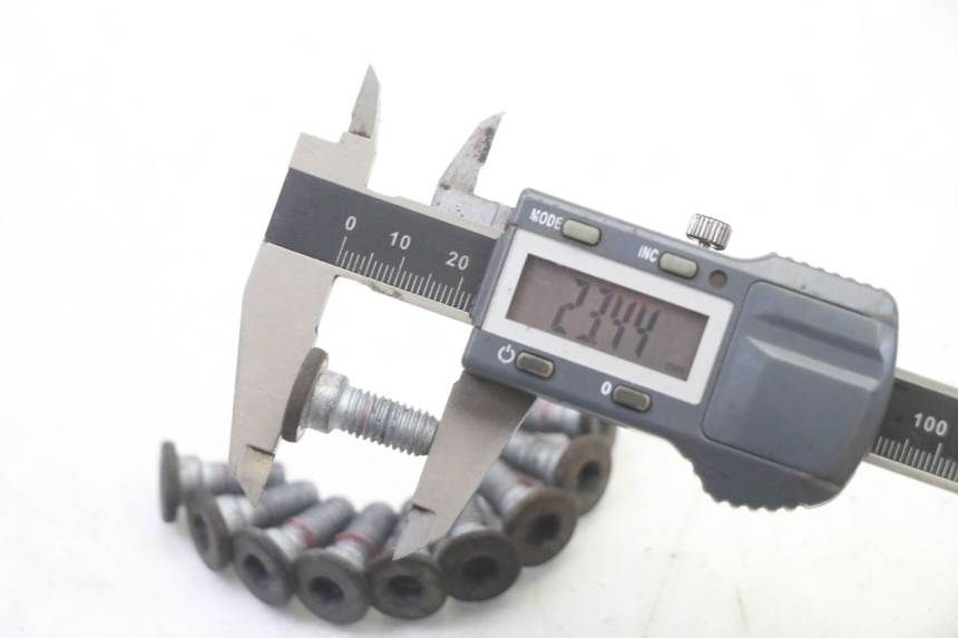 photo de ŚRUBA TARCZY HAMULCOWEJ BMW G310 R 310 (2016 - 2020) - Zoom stanu zużycia