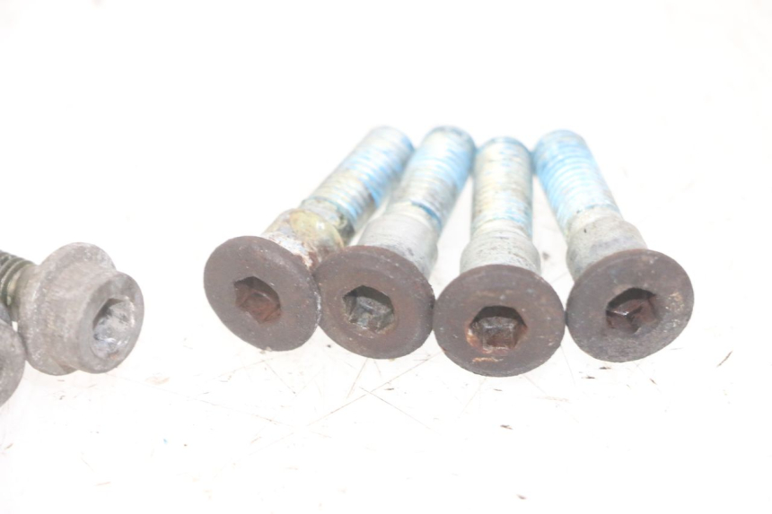 photo de ŚRUBA TARCZY HAMULCOWEJ SUZUKI GS GSE 500 (2001 - 2003) - Zoom stanu zużycia