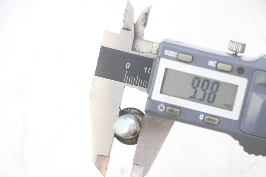 photo de ŚRUBA TARCZY HAMULCOWEJ SUZUKI GS GSE 500 (2001 - 2003) - Widok ogólny